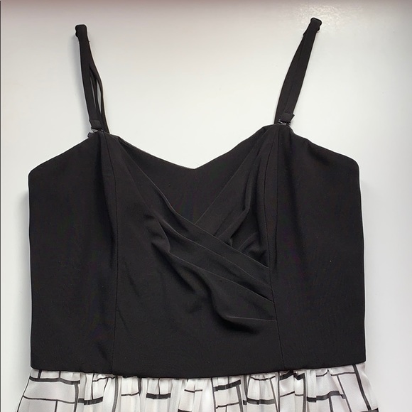 LE CHÂTEAU | Black and White Strapless Dress - Picture 4 of 8